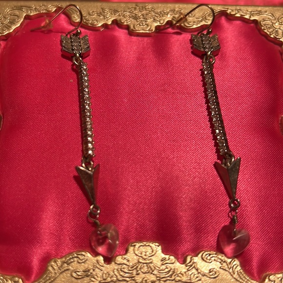 Betsy Johnson Arrow Heart pierced Earrings - Picture 3 of 8